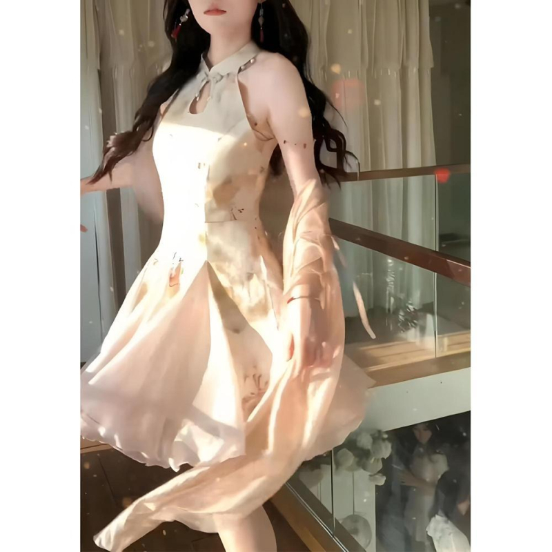 Moderna kineska inspirirana haljina u nacionalnom stilu, poboljšani cheongsam bez rukava, ljetna, elegantna silueta s naglašenim strukom i puffastom kratkom suknjom.