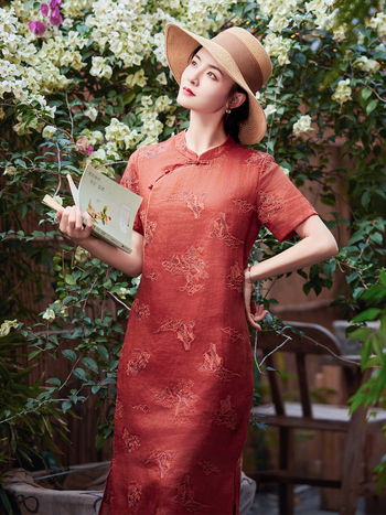 Ramie izvezeni cheongsam haljina s uspravnim ovratnikom, prednja tri gumba, kineski stil, književno retro, ljetna kolekcija 2025