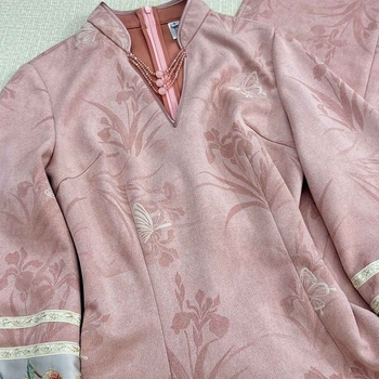 2025 Izvorno ručno izrađeni kineski stil cheongsam s izvezom i perlicama na lancu Peach Blossom Oolong, jesen-zima retro
