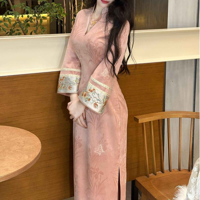 2025 Izvorno ručno izrađeni kineski stil cheongsam s izvezom i perlicama na lancu Peach Blossom Oolong, jesen-zima retro