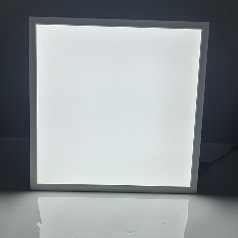 LED водоустойчива панелна лампа IP65/IP54, прахо- и влагозащитна, плосък панел 600x600 за таван с интегриран директен източник на светлина