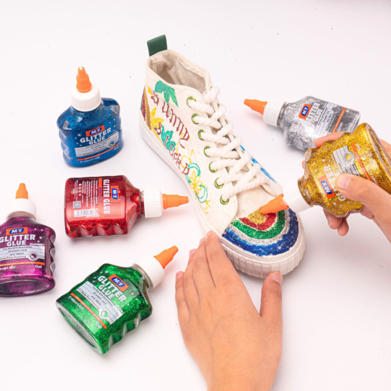 Valovita boca s ljepilom s šljokicama i zlatnim prahom za DIY slime i grafiti bojenje