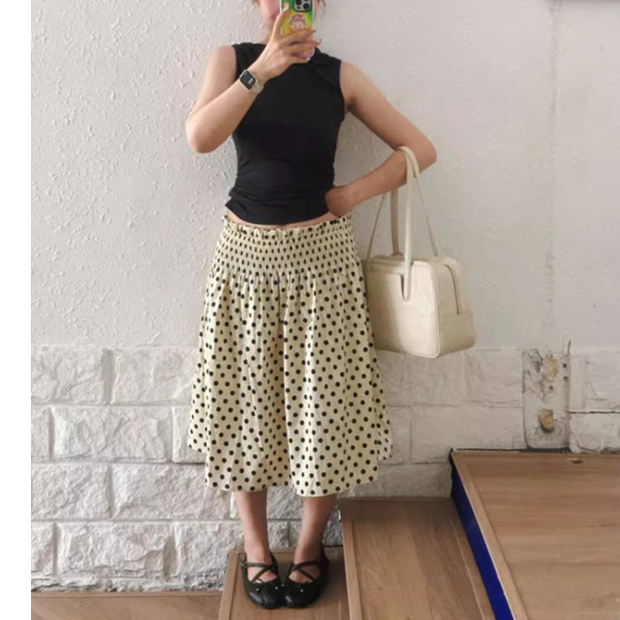 Mini suknja s podstavom i točkicama u kajsijevoj boji, retro stil, A-kroj silueta