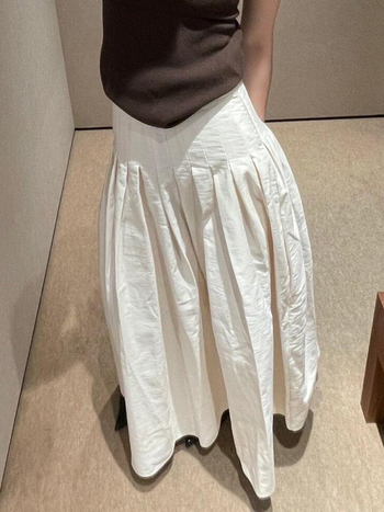 Kremasto-bijela plisirana A-linijska midi suknja za žene, nova jesen, butik stil, visokog struka, vizualno stanjiva silueta, svestrana