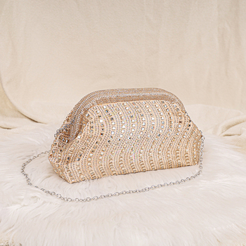 Ezüst- és aranyszínű strasszkővel díszített hullám mintázatú női esti clutch