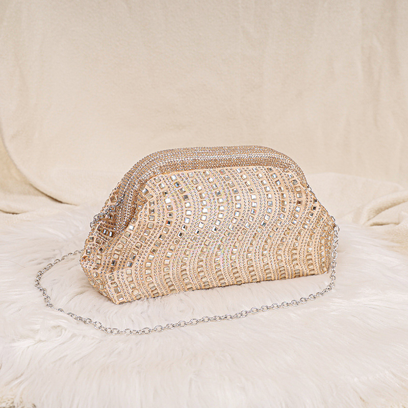 Ezüst- és aranyszínű strasszkővel díszített hullám mintázatú női esti clutch