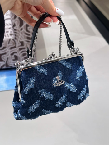 Denim torbica Empress Saturn s klipsom, crossbody s lancem, mala, retro oblik dumpling