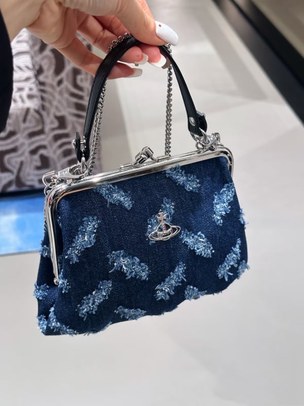 Denim torbica Empress Saturn s klipsom, crossbody s lancem, mala, retro oblik dumpling