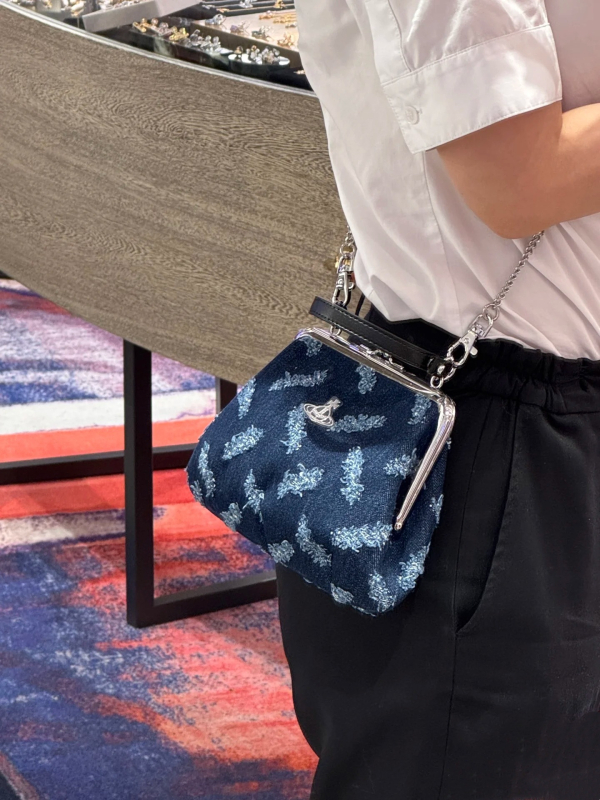 Denim torbica Empress Saturn s klipsom, crossbody s lancem, mala, retro oblik dumpling