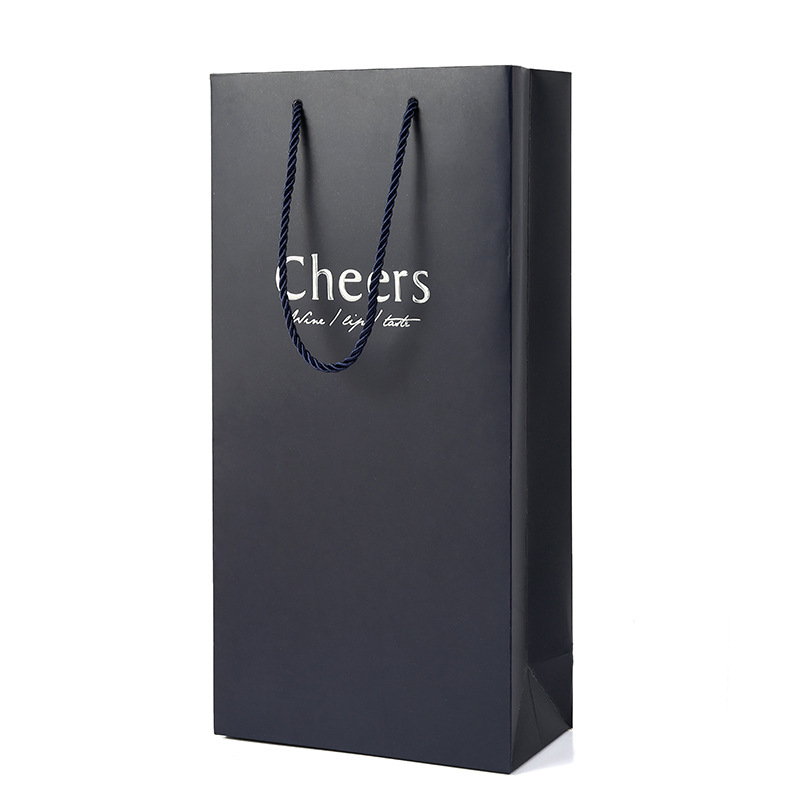 В наличност: подаръчна чанта с фолио-щамповане върху бял картон, двойна чанта за две бутилки вино, ръчна чанта, креативна