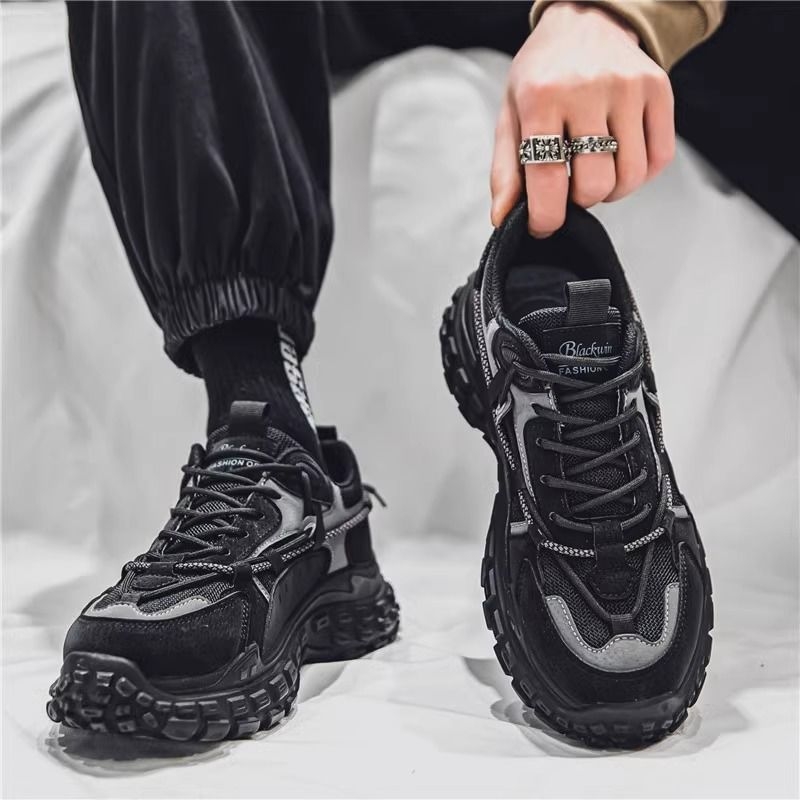 Muške tenisice u stilu dad shoes s prozračnim gornjim dijelom od mreže, otporne na habanje i s debelim potplatom za svakodnevnu upotrebu.