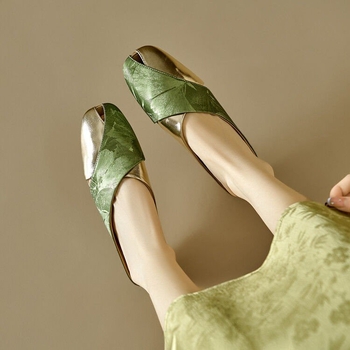 Mule feminin cu degetul închis, stil francez, vară, piele moale, imprimeu în stil național, blocuri de culoare, vârf pătrat, decupat, talpă plată