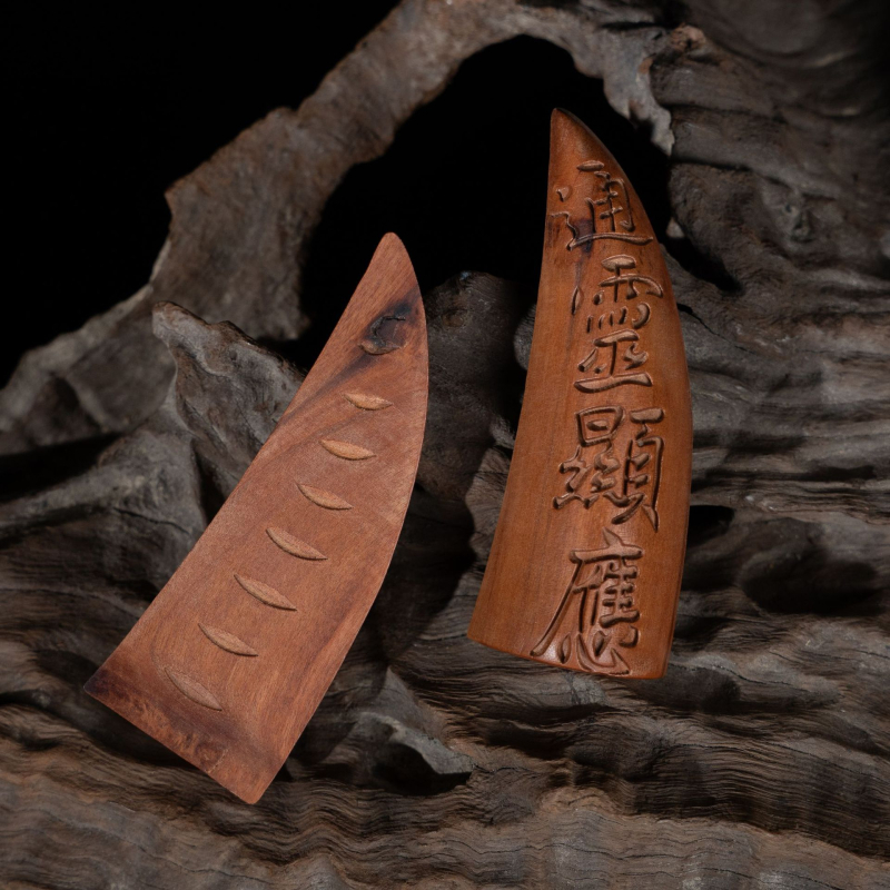 Taoistički ritualni predmet od drveta jujube, ugraviran Yin-Yang hexagram i kadila, ručni talisman