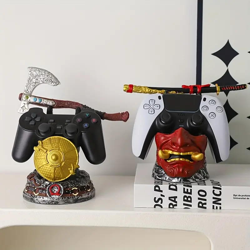 Стойка за контролери God of War – креативен настолен декор за PS5 и Xbox контролери