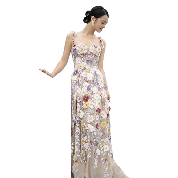 Francuski stil floralne večernje haljine s tankim trakama, novi model 2026, elegantna silueta, pogodna za zaruke i proljetne bankete.
