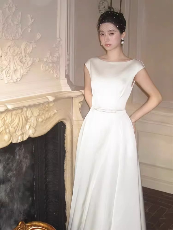 Francuska saten haljina za vjenčanje, lagana, elegantna i minimalistička za zaruke, prikladna za sitnu građu, bijela haljina za civilni brak
