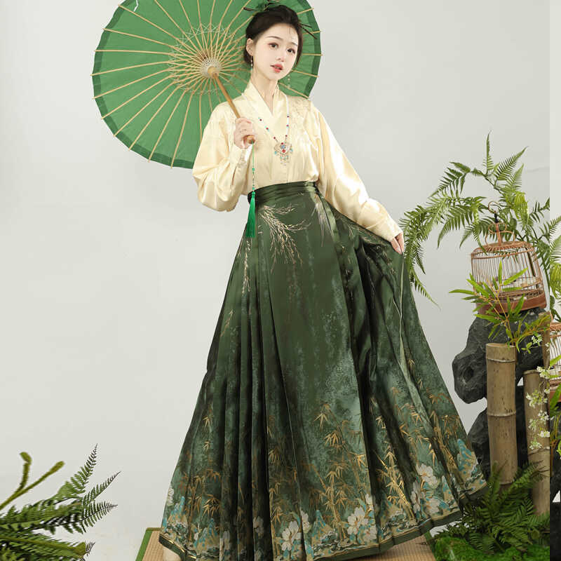 Ženski Hanfu u Ming stilu s zlatnom vezom i cvjetnim motivima, suknja s likom konjske glave, set rukava s dizajnom aviona, modernizirani cheongsam za svakodnevnu etničku modu