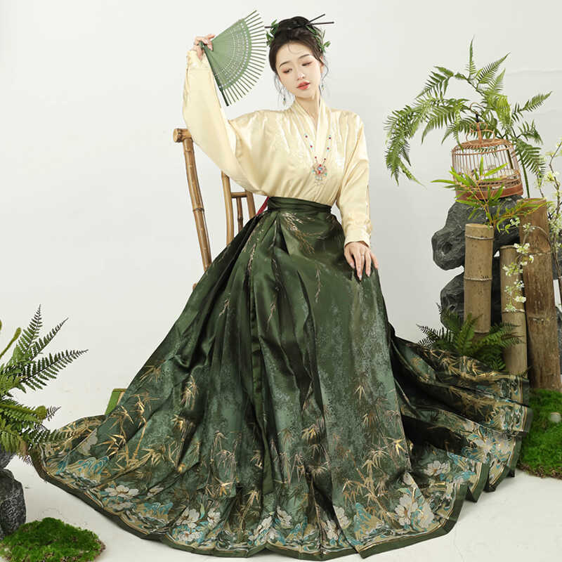Ženski Hanfu u Ming stilu s zlatnom vezom i cvjetnim motivima, suknja s likom konjske glave, set rukava s dizajnom aviona, modernizirani cheongsam za svakodnevnu etničku modu