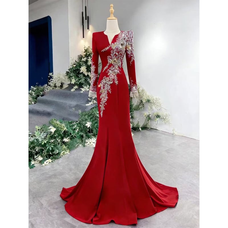 Crvena večernja haljina za žene, pogodna za bankete, lagani luksuz, nišni stil, za hostesu i vokalni solo nastup, elegantna i impresivna.
