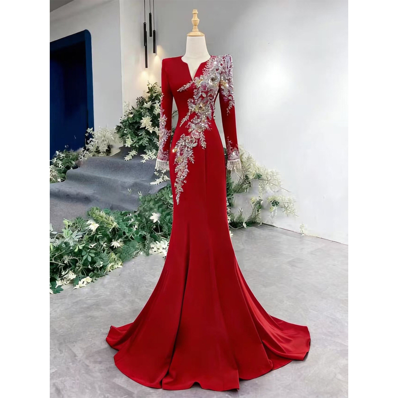 Crvena večernja haljina za žene, pogodna za bankete, lagani luksuz, nišni stil, za hostesu i vokalni solo nastup, elegantna i impresivna.