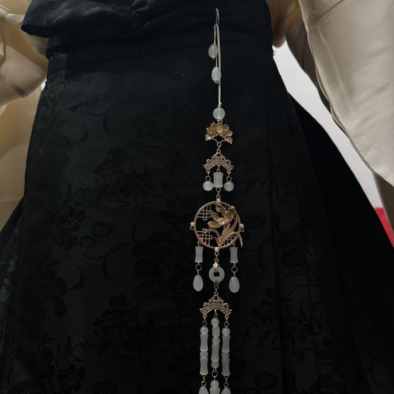 Hanfu suknja u starinskom stilu s pojasom, visećim ukrasom, oblačnim leđem i resicama u novom kineskom etno stilu