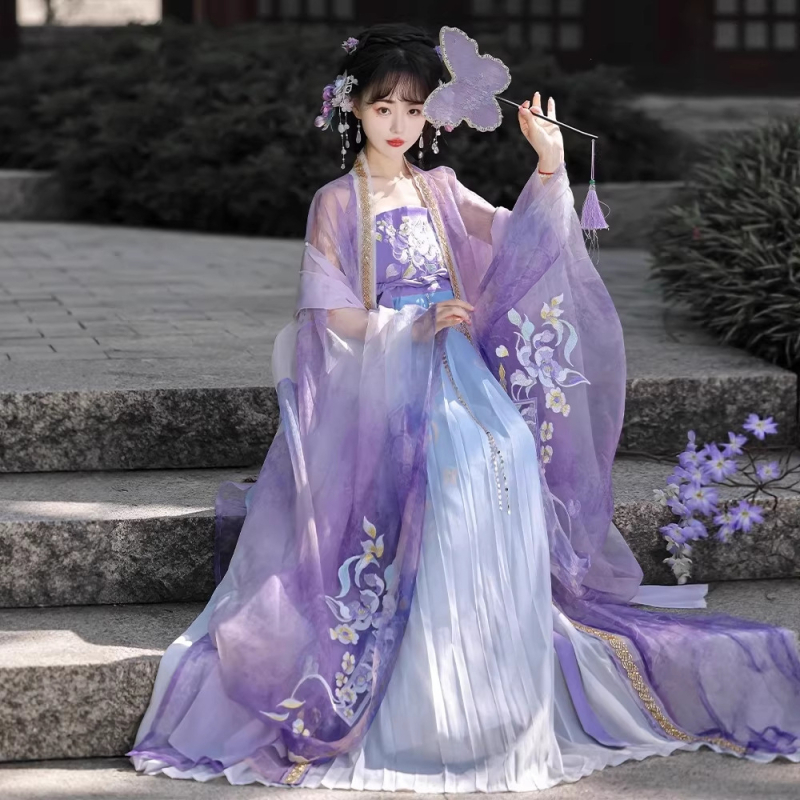 Ženski Hanfu set, proljeće–ljeto 2026, Tang stil Hezi suknja s bogatom vezom i top s širokim rukavima, kineski nadahnut eterični izgled