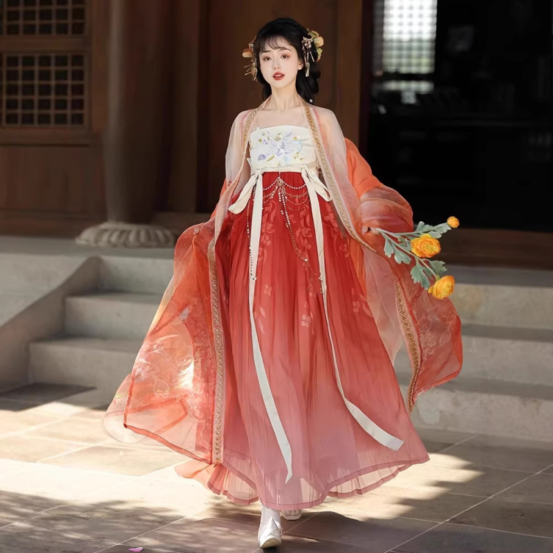 Ženski Hanfu set, proljeće–ljeto 2026, Tang stil Hezi suknja s bogatom vezom i top s širokim rukavima, kineski nadahnut eterični izgled