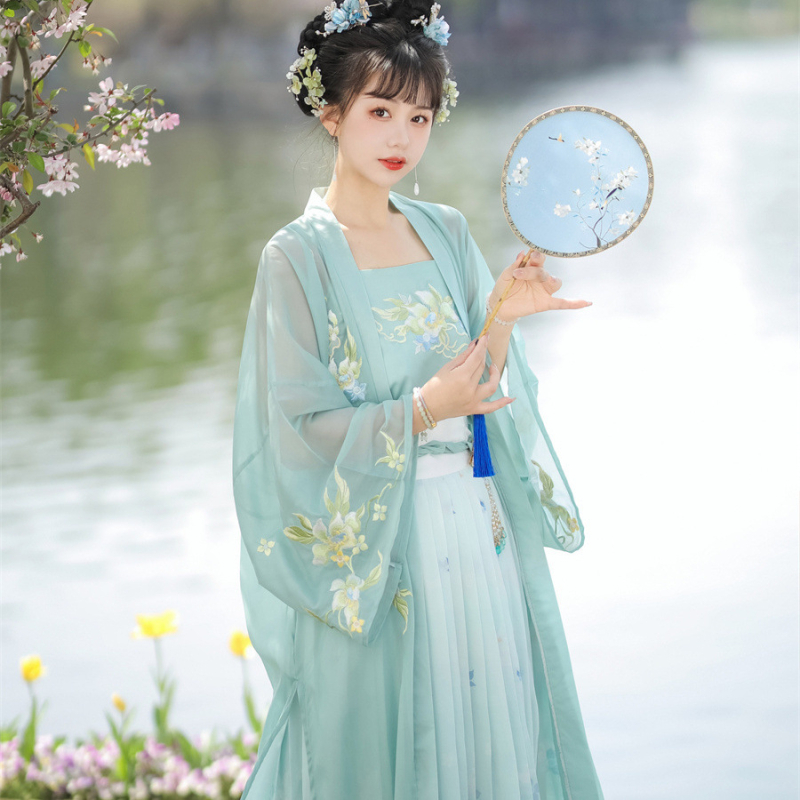 Hanfu set od tri komada za žene s izvezenim detaljima, proljeće/ljeto, kineski stil