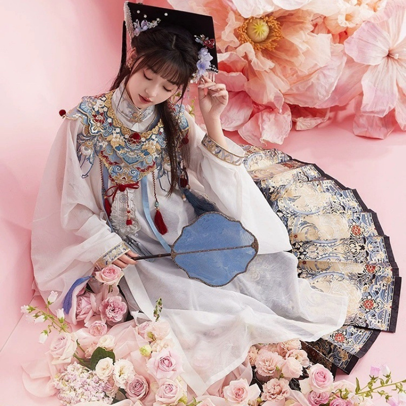 Hanfu dinastije Ming za žene — akademska haljina za završnu maturu s Ma Men suknjom i ramenima u oblaku
