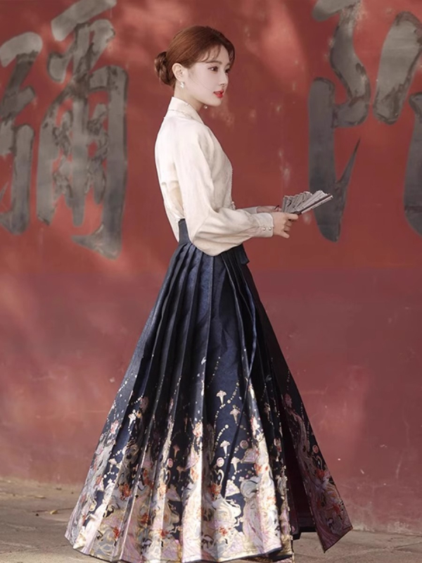 Hanfu dvodijelni set s suknjom u obliku konjske glave, godina zmaja, Ming stil, proleće-jesen 2025