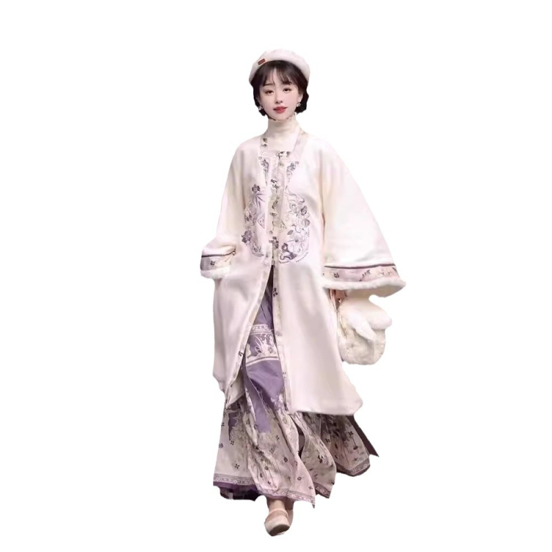 Zimski Hanfu set inspiriran Ming stilom, dugački kaput s preklopnim ovratnikom i plisirana suknja, podstavljena za svakodnevnu upotrebu