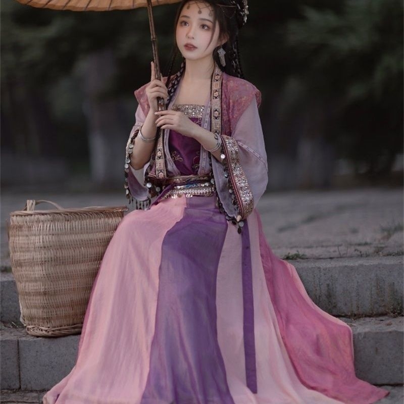 Ženski Hanfu u stilu Song: kratka jakna s preklopnim ovratnikom, top s trakama, suknja s dvanaest plisova, jesen-zima