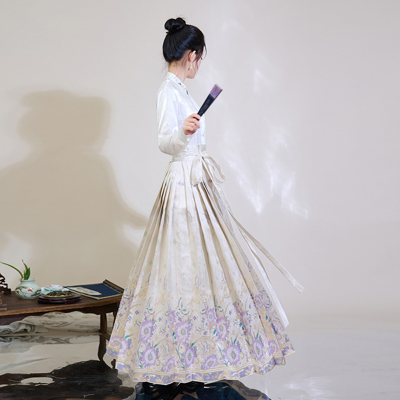 Hanfu suknja s zlatnom niti i cvjetnim vezom, horse-face stil, novi kineski stil, duljina 4,5 m