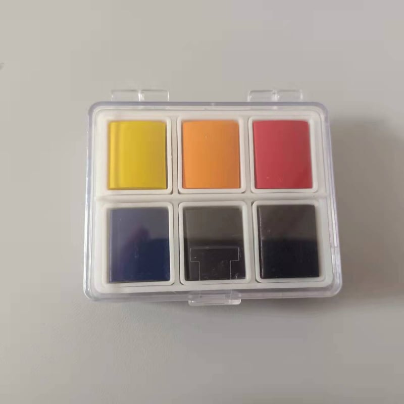 Skup tvrdih akvarela, akademske razine, u plastičnoj kutiji, 6 boja