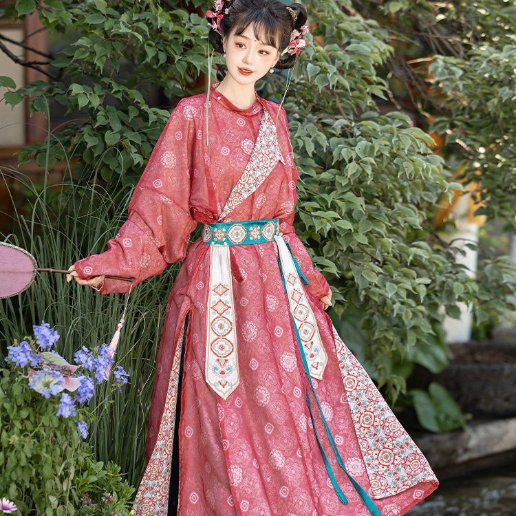 Hanfu u Tang stilu s okruglim izrezom i vezom, ženski model; lantern hlače s velikom vezenom i otiskom; restaurirani dizajn