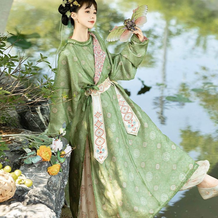 Hanfu u Tang stilu s okruglim izrezom i vezom, ženski model; lantern hlače s velikom vezenom i otiskom; restaurirani dizajn