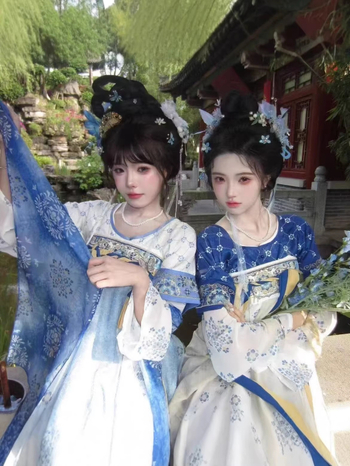 Hanfu u starinskom stilu plavo-bijelog porculana, palača Weiyang, Tang stil s visokim strukom i ravnim ovratnikom, kinesko nadahnuće, eteričan komad za proljeće-ljeto, svakodnevno nošenje.