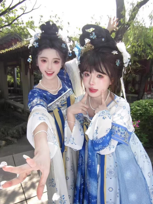 Hanfu u starinskom stilu plavo-bijelog porculana, palača Weiyang, Tang stil s visokim strukom i ravnim ovratnikom, kinesko nadahnuće, eteričan komad za proljeće-ljeto, svakodnevno nošenje.