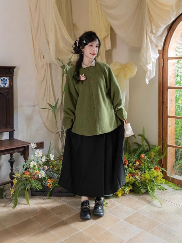 Hanfu Ming dinastije za žene: kratka jakna sa stojećim ovratnikom i dvostrukim zatvaranjem, rukavi s džepovima u obliku luka, suknja s elastičnim pojasom, svakodnevni jesen-zimski stil