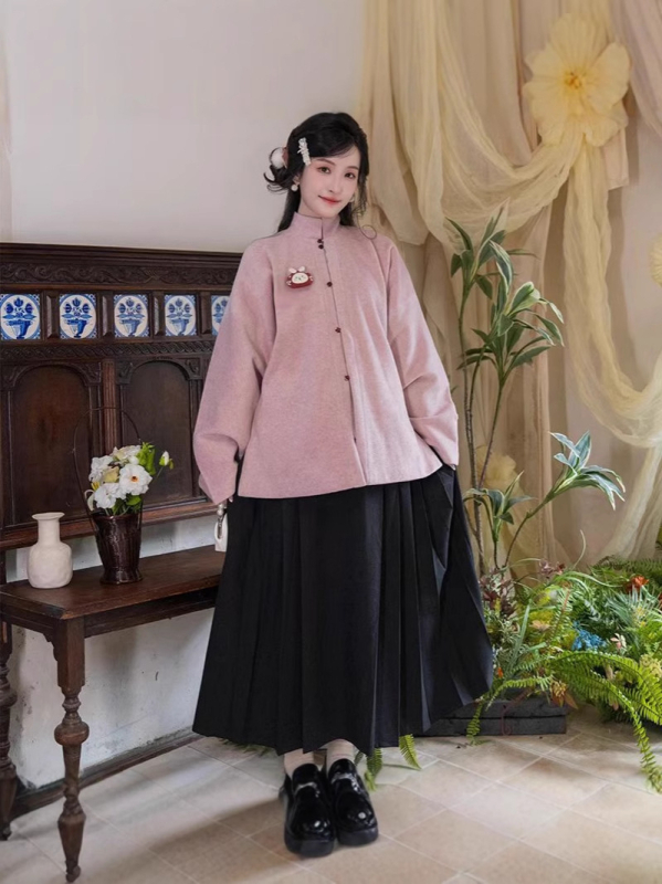 Hanfu Ming dinastije za žene: kratka jakna sa stojećim ovratnikom i dvostrukim zatvaranjem, rukavi s džepovima u obliku luka, suknja s elastičnim pojasom, svakodnevni jesen-zimski stil