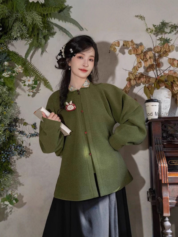 Hanfu Ming dinastije za žene: kratka jakna sa stojećim ovratnikom i dvostrukim zatvaranjem, rukavi s džepovima u obliku luka, suknja s elastičnim pojasom, svakodnevni jesen-zimski stil