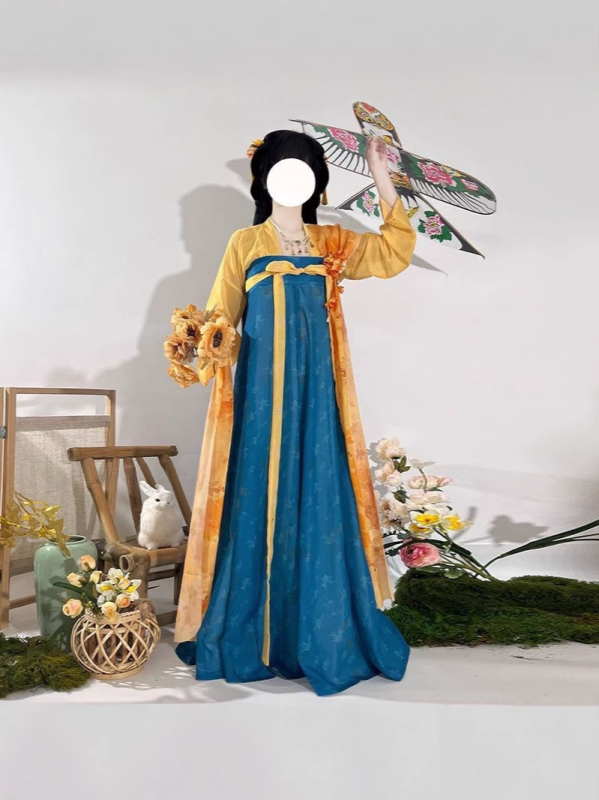 Hanfu set s tiskom u stilu Tang dinastije, top dužine do prsa i suknja, za svakodnevnu nosnju u proljeće i ljeto.