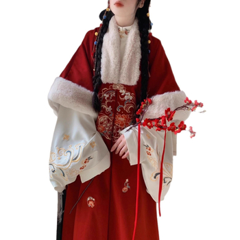 Ženski Hanfu set zimi, crvena boja, novogodišnji Han stil, elementi Han, krzno kaput, Mamian suknja, vilinski stil