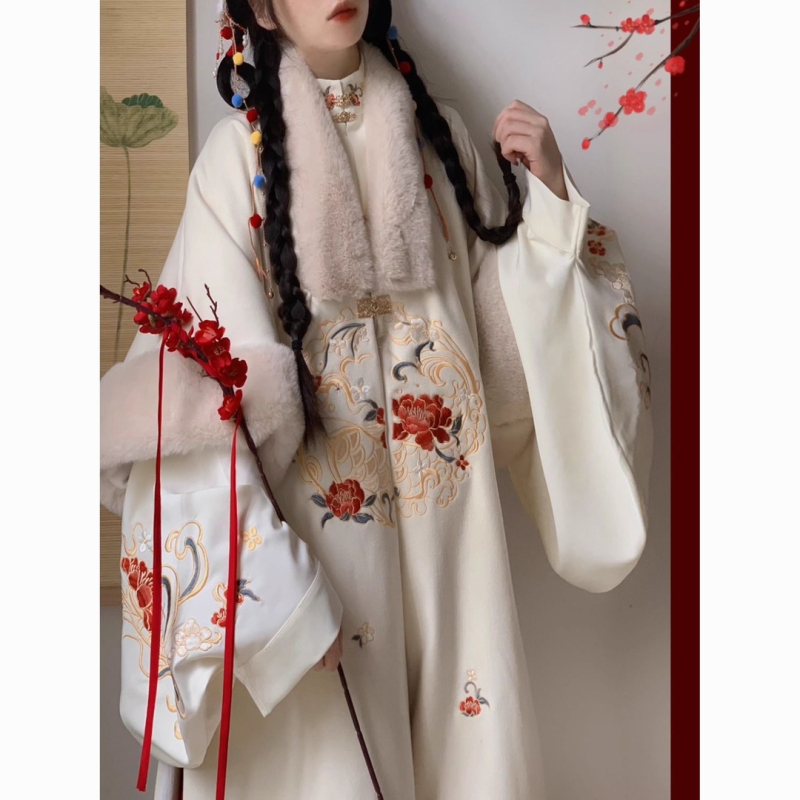 Ženski Hanfu set zimi, crvena boja, novogodišnji Han stil, elementi Han, krzno kaput, Mamian suknja, vilinski stil