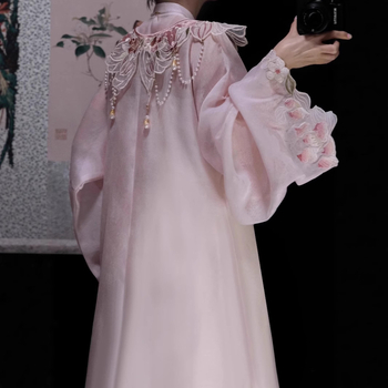 Hanfu u Ming stilu, poboljšan model, s ramena u stilu oblaka i stojećim ovratnikom; komplet za svakodnevno nošenje, izlazak i putovanja