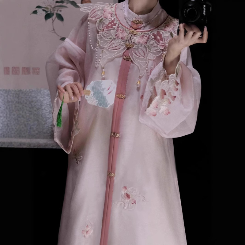 Hanfu u Ming stilu, poboljšan model, s ramena u stilu oblaka i stojećim ovratnikom; komplet za svakodnevno nošenje, izlazak i putovanja