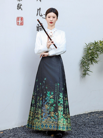 Ženski Hanfu u Ming stilu: suknja s florálnim uzorkom i zlatnim tkanjem, ukrašena perlama, svakodnevni komad