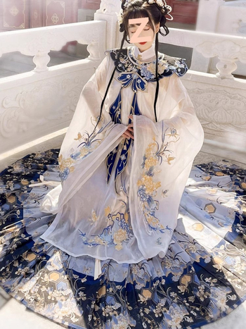 Žena Ming stila Hanfu s izvezenim ramena koja podsjeća na oblake, proljetno-ljetni set Hanfu, detaljno izvezena suknja s panelima u kineskom stilu, umjetničko portretno snimanje