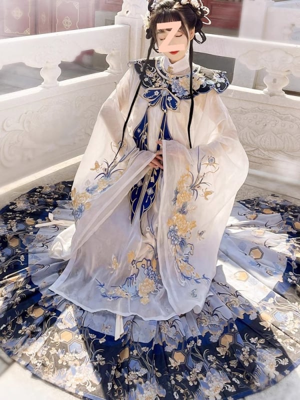 Žena Ming stila Hanfu s izvezenim ramena koja podsjeća na oblake, proljetno-ljetni set Hanfu, detaljno izvezena suknja s panelima u kineskom stilu, umjetničko portretno snimanje