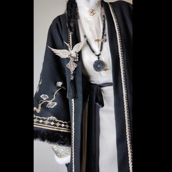 Ženska Hanfu haljina, jesensko-zimski model s flisom, profinjen izrada, inspirirana dinastijom Han.